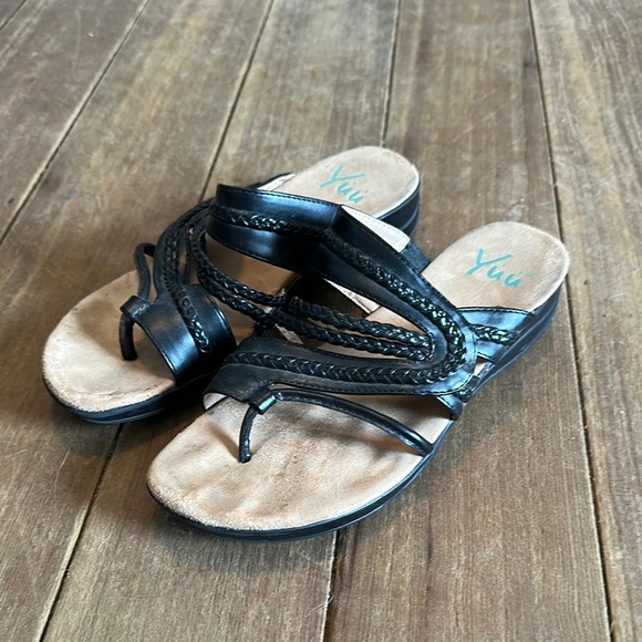 Yuu women’s black and tan sandals size 7.5 - Picture 1 of 4